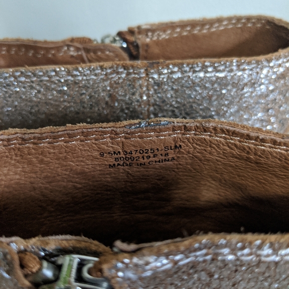 Frye Gia Lug Zip Bootie Silver Multi 9.5 - Picture 7 of 8